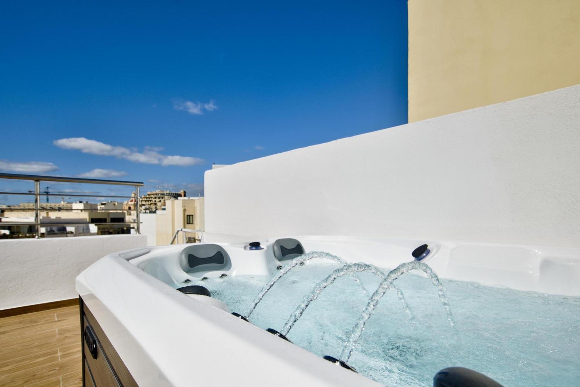 Sliema 2-Bedroom Central Apartments And Penthouse With Jacuzzi Екстериор снимка